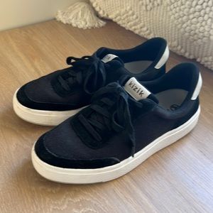 Kizik Prague shoes, black Men’s 8/Women’s 9.5.